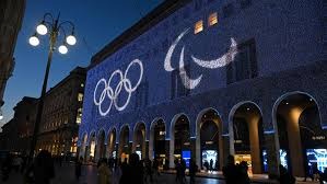 记者：邵佳一探班U22国足训练，与主帅安东尼奥相谈甚欢